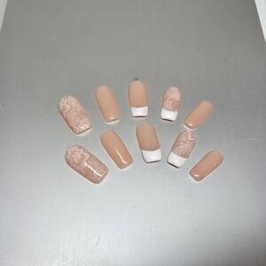 handmade press-on nail (Medium square)